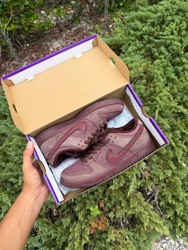 Nike SB Dunk Low City of Love Burgundy Crush