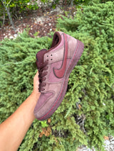 Nike SB Dunk Low City of Love Burgundy Crush photo 3