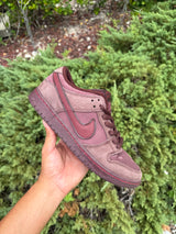 Nike SB Dunk Low City of Love Burgundy Crush photo 2